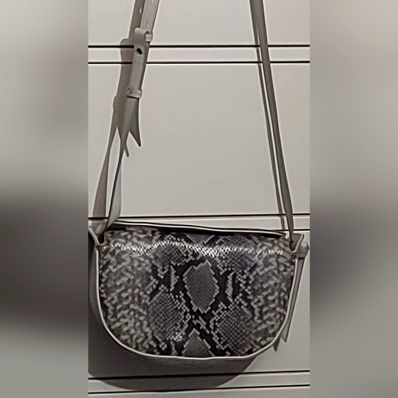 Banana Republic Italian leather snakeskin print shoulder strap purse used - Picture 1 of 10